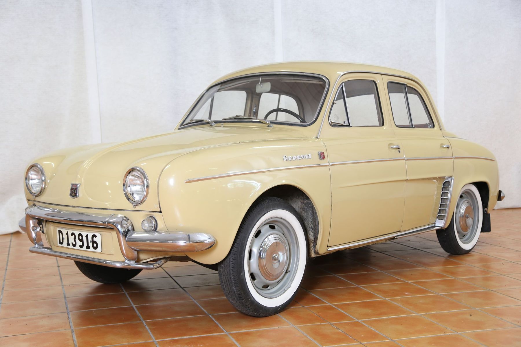 Renault Dauphine 4 Cylinder — 1962 on Bilweb Auctions