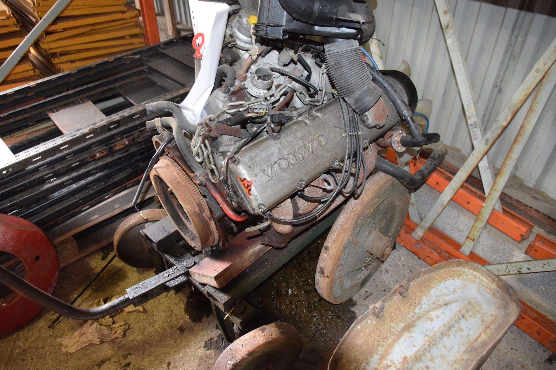 Volvomotor och svetsvagn D64 på Bilweb Auctions